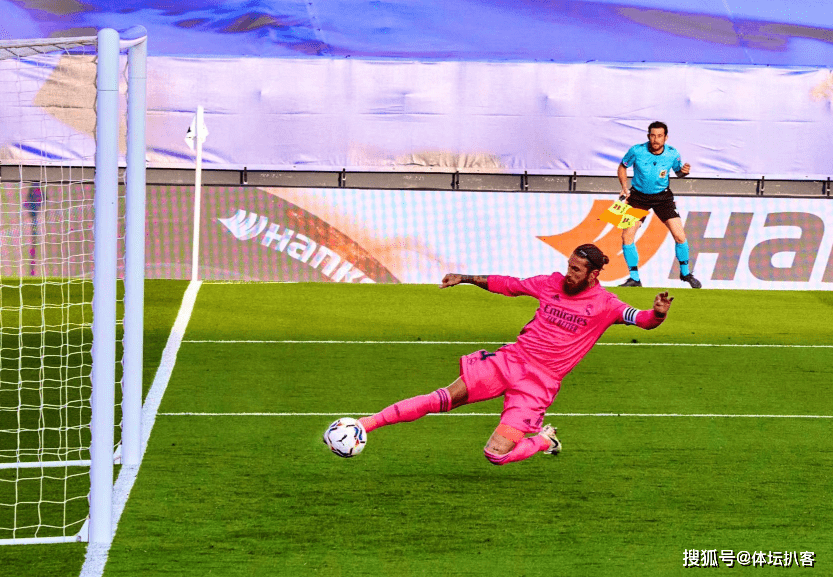 包含赛地聚焦：欧冠集结日热度飙升，北京国安更衣室发声，球迷炸锅，控场能力受关注的词条